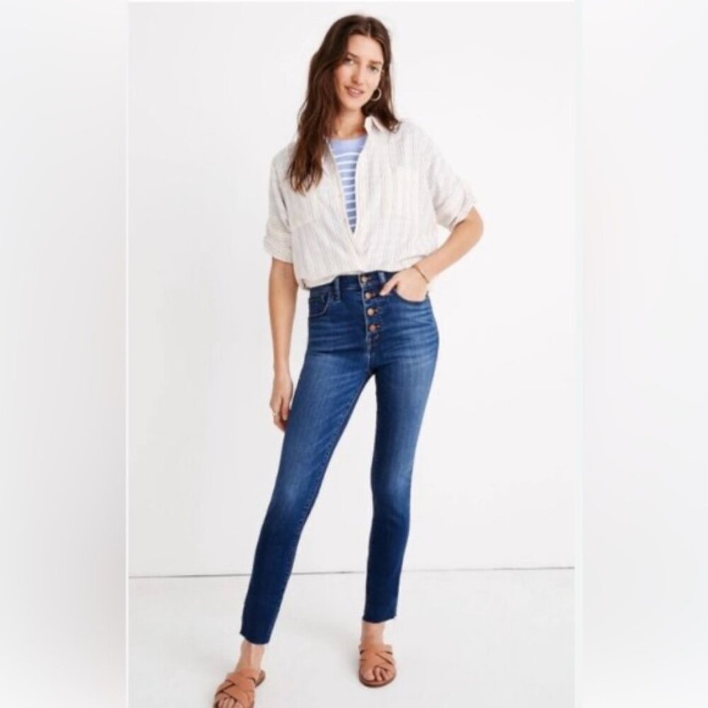 Like New Old Navy light Wash Exposed Buttons Fly Front Ankle Jeans High rise